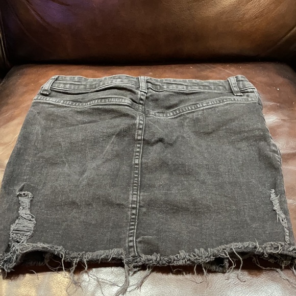H&M black jean stretch distressed mini skirt 8 - Picture 5 of 13